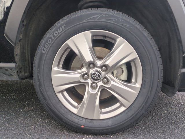 Used 2023 Toyota RAV4 XLE FWD image 12