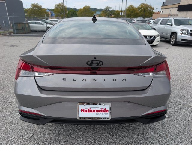 Used 2023 Hyundai Elantra SEL w/ Convenience Package FWD image 4