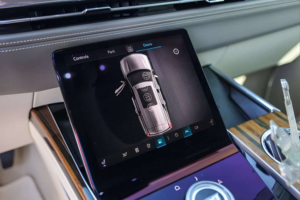 Certified 2025 Cadillac Escalade Sport Platinum AWD/4WD image 18
