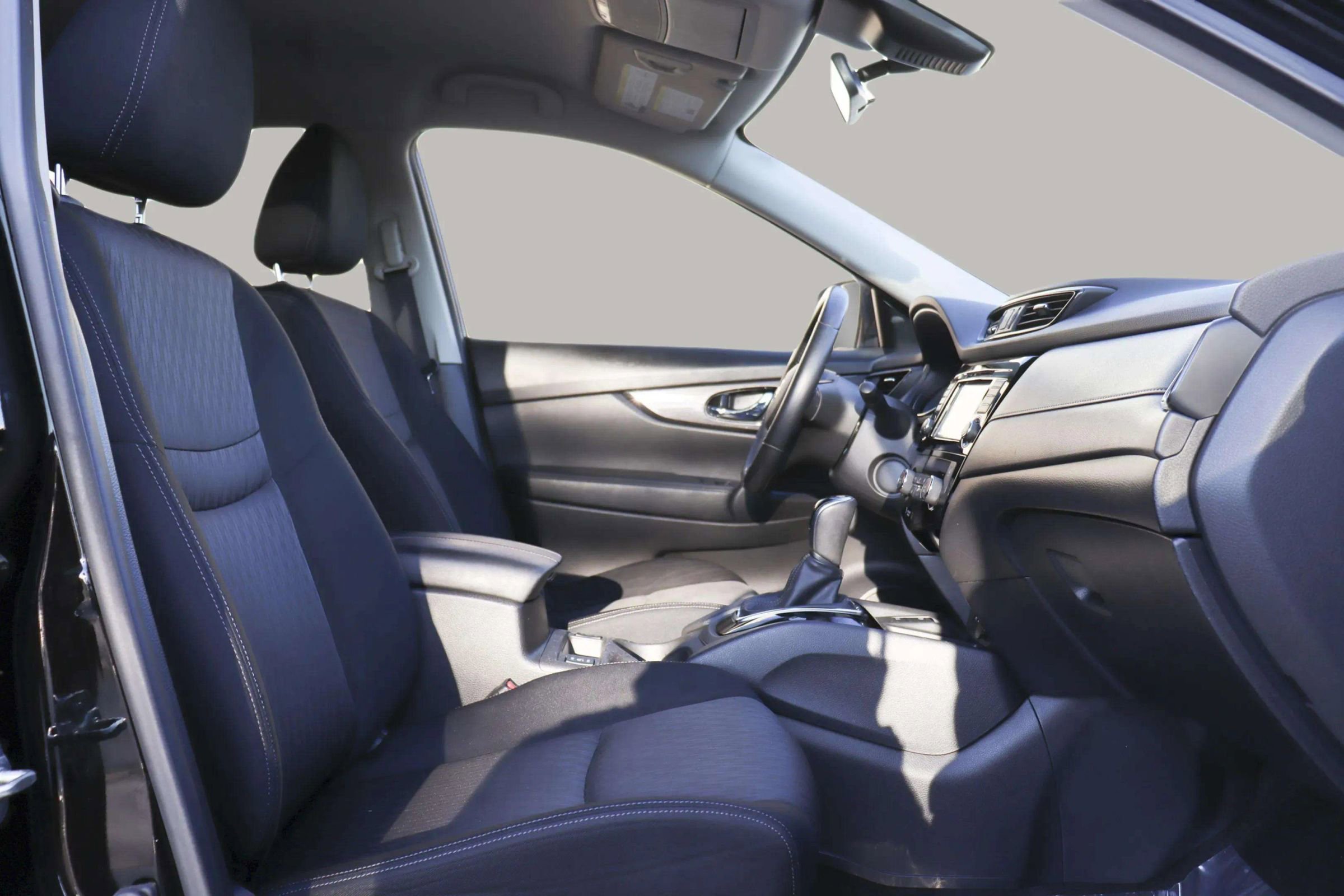 Used 2019 Nissan Rogue SV w/ Premium Package FWD image 36