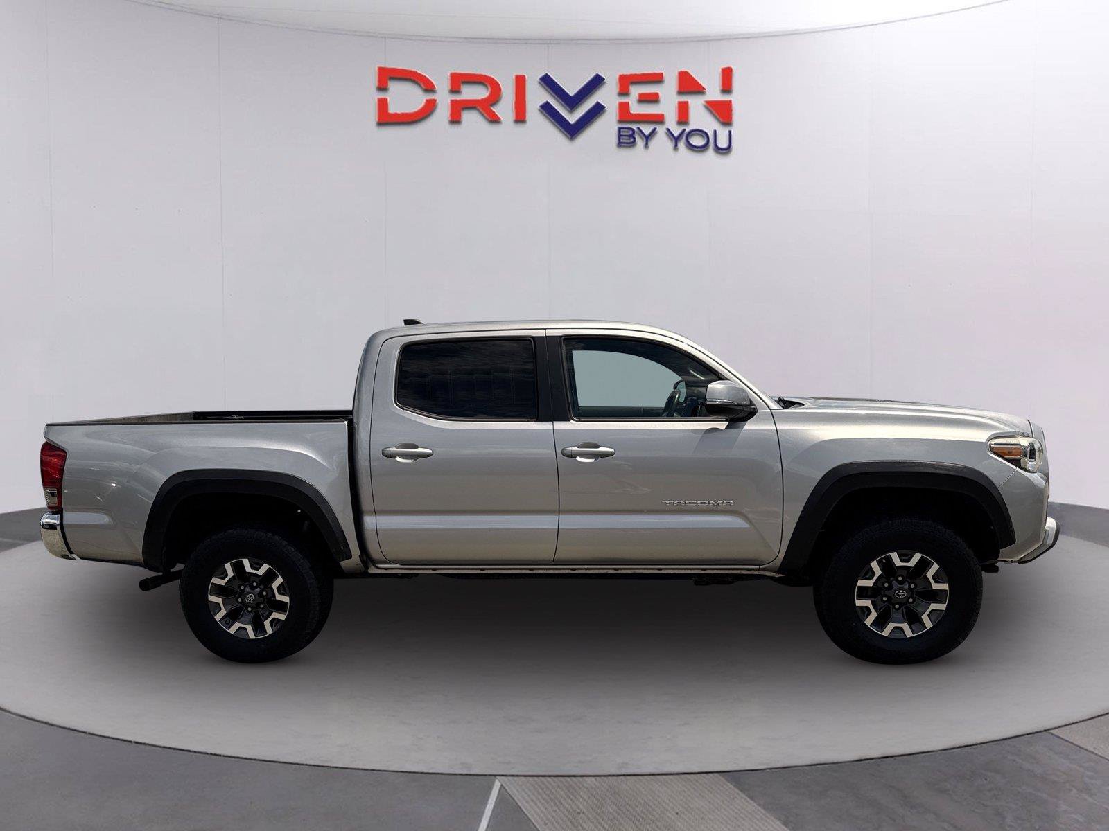 Used 2017 Toyota Tacoma TRD Off-Road w/ Tow Package (A/T) AWD/4WD image 3