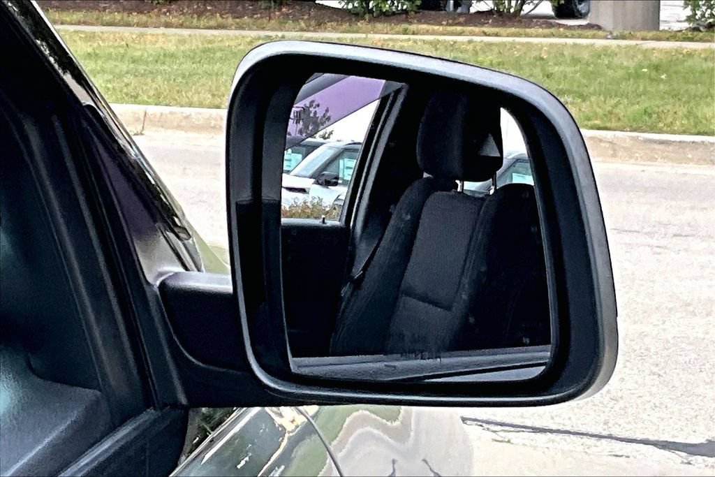 Used 2019 Jeep Grand Cherokee Laredo AWD/4WD image 22