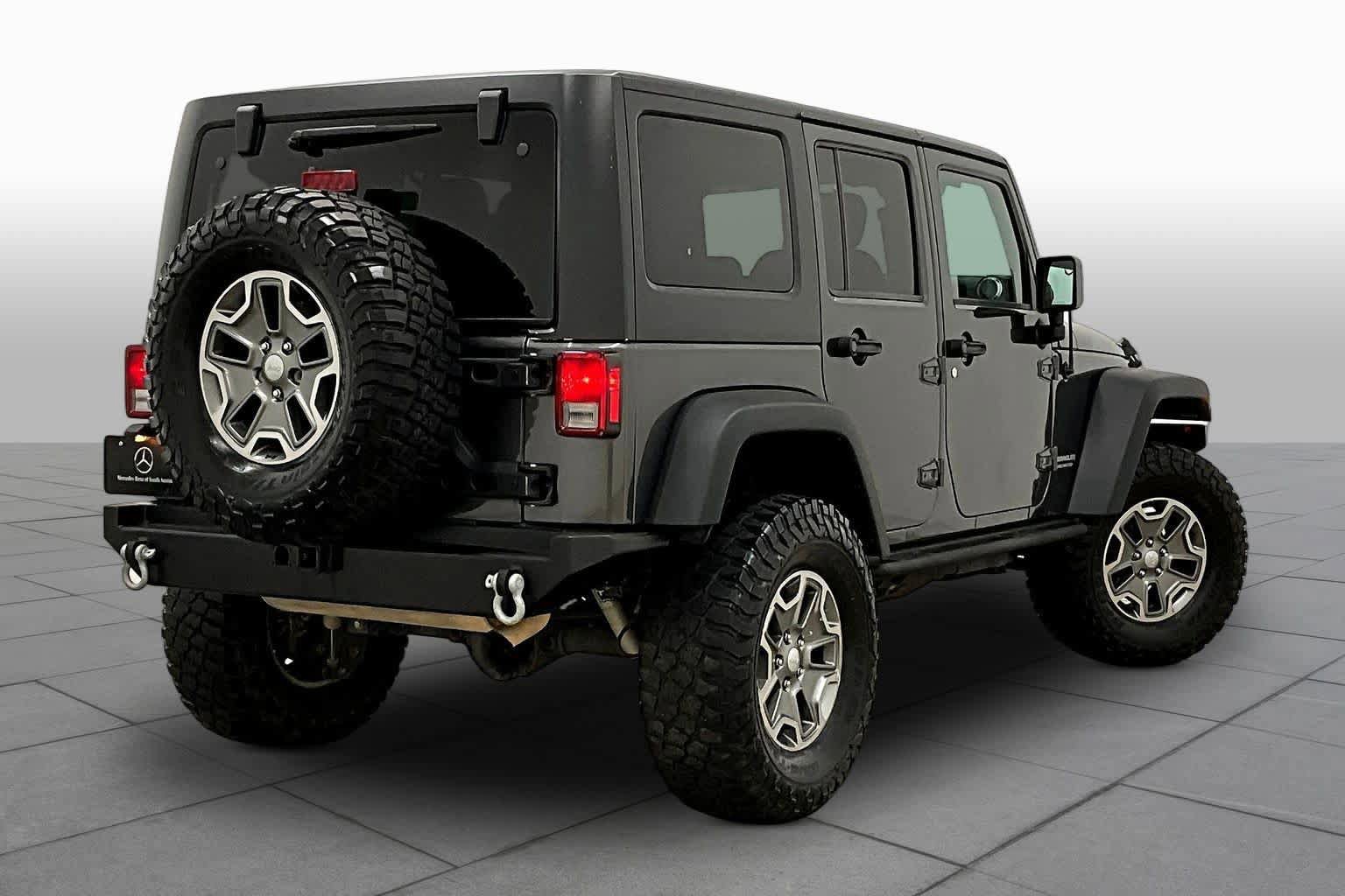 Used 2017 Jeep Wrangler Unlimited Rubicon w/ Connectivity Group image 13