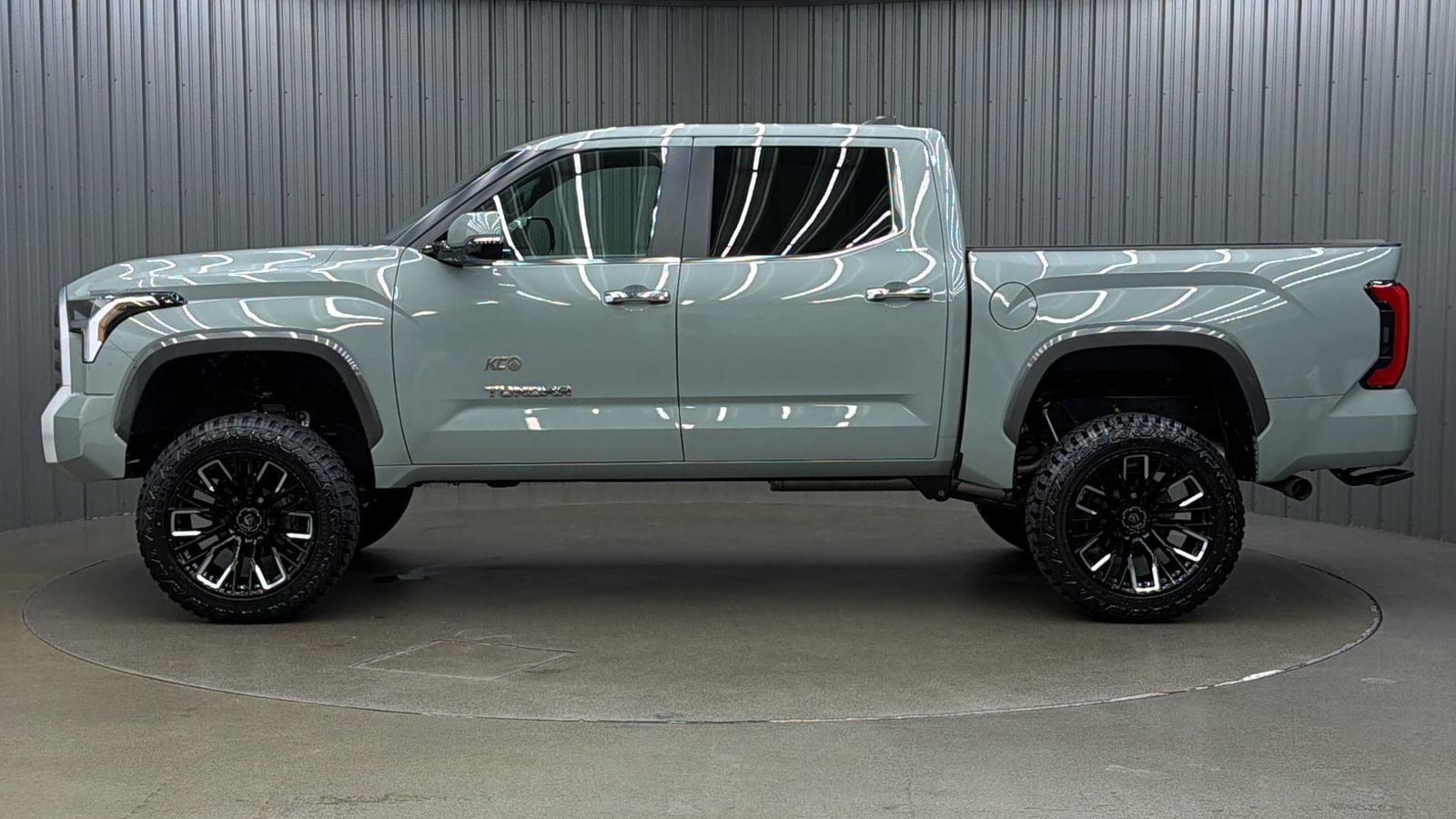 Used 2026 Toyota Tundra Limited AWD/4WD image 2