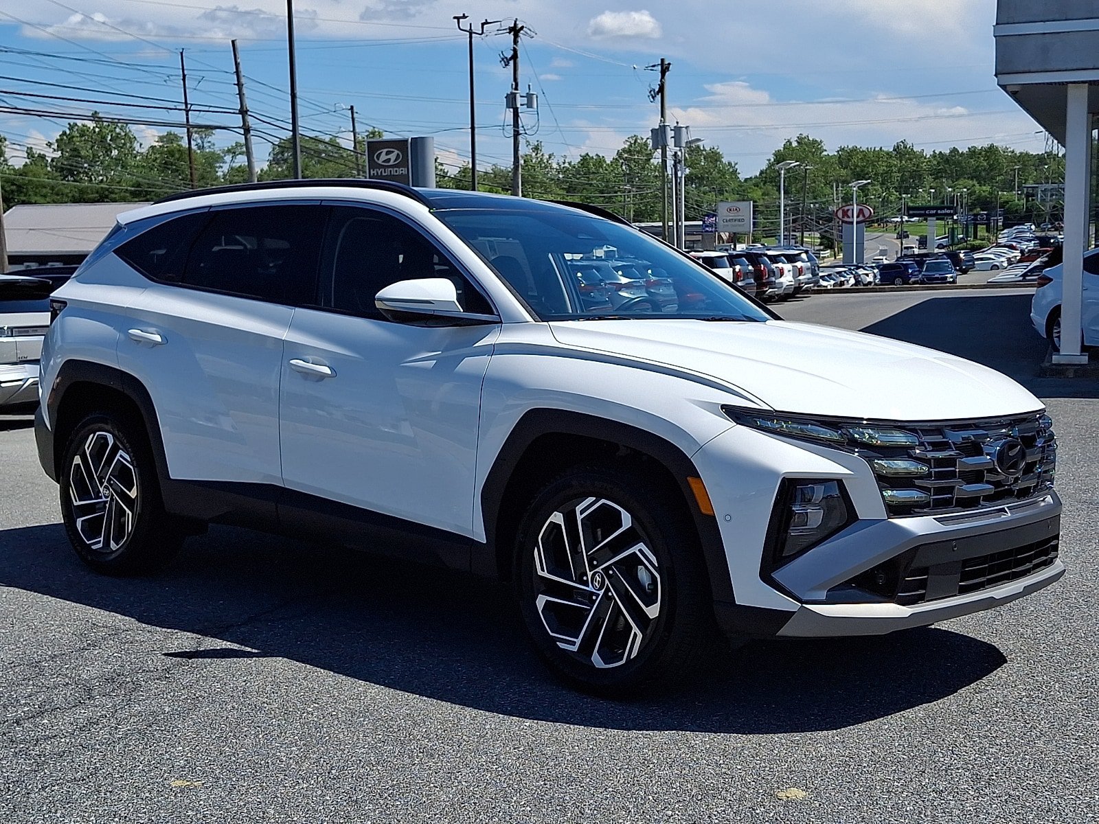 Used 2025 Hyundai Tucson Limited AWD/4WD image 3