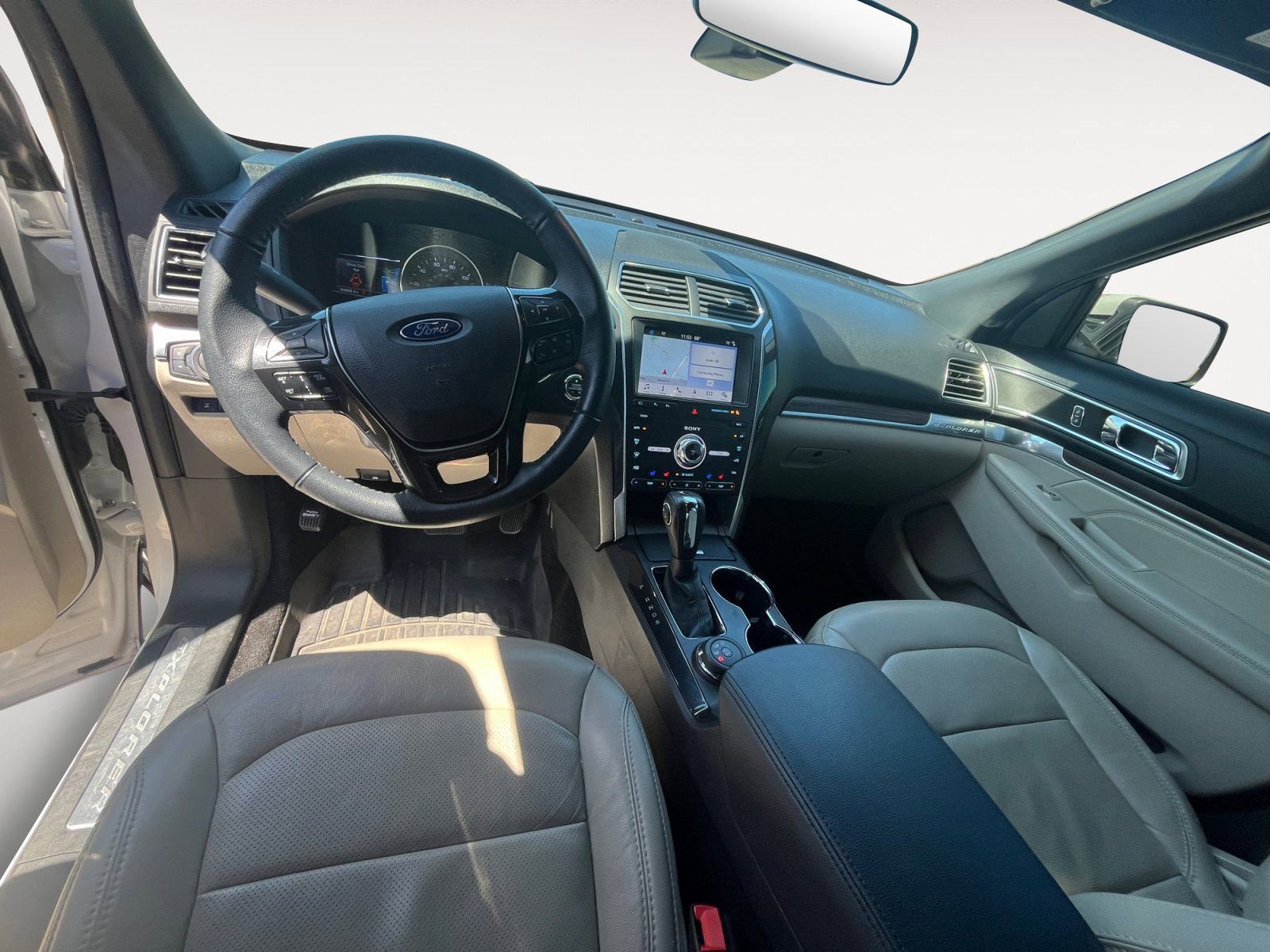 Used 2019 Ford Explorer Limited w/ Ford Safe & Smart Package AWD/4WD image 10