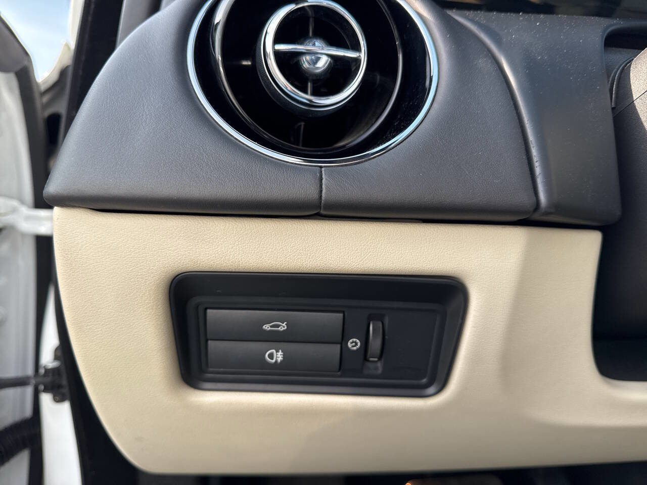 Used 2015 Jaguar XJ AWD image 24