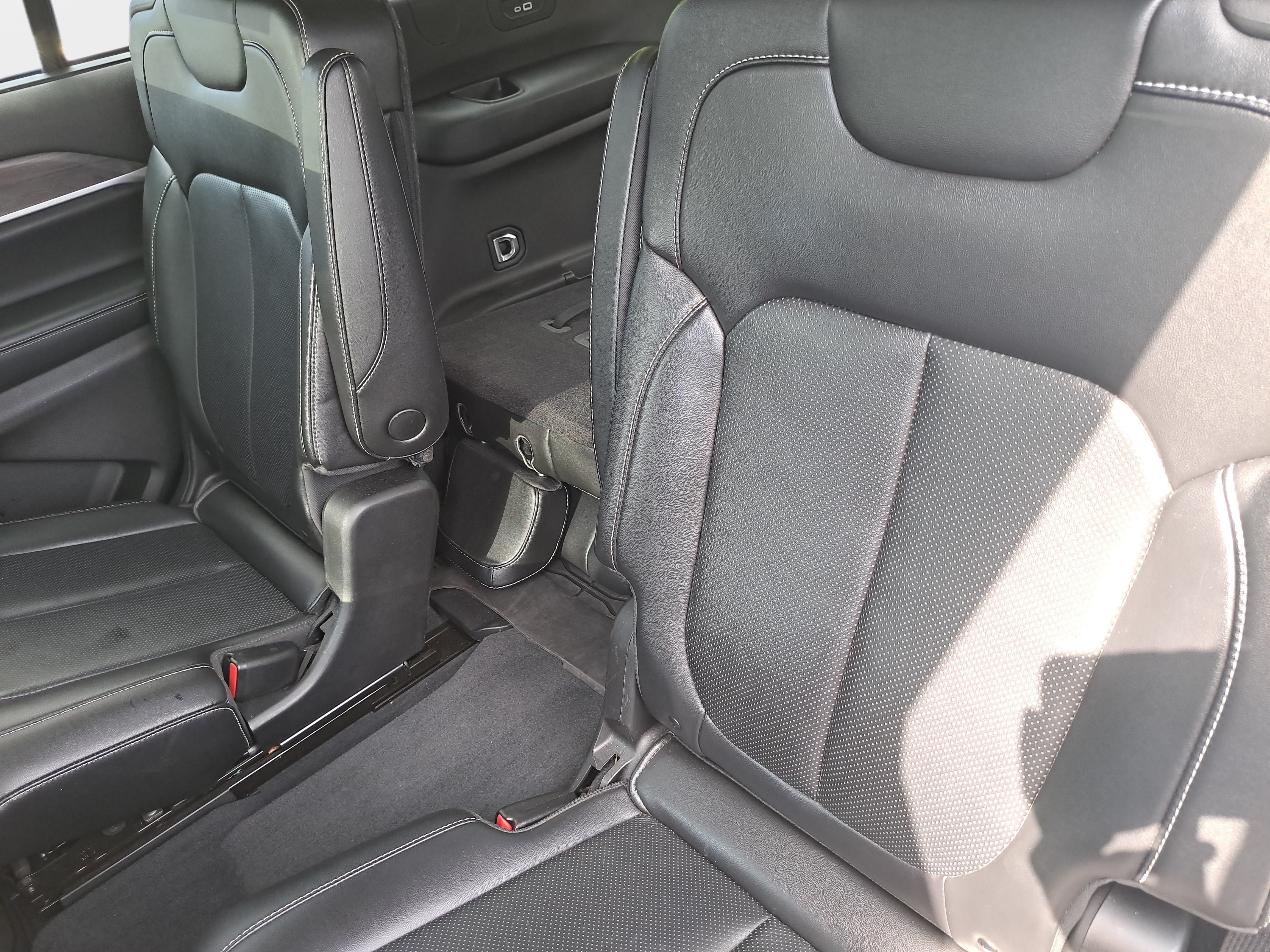 Used 2023 Jeep Grand Cherokee L Limited w/ Luxury Tech Group II AWD/4WD image 16