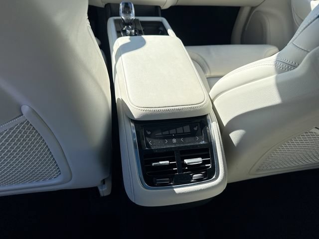 Certified 2025 Volvo XC90 B6 Ultra AWD/4WD image 27
