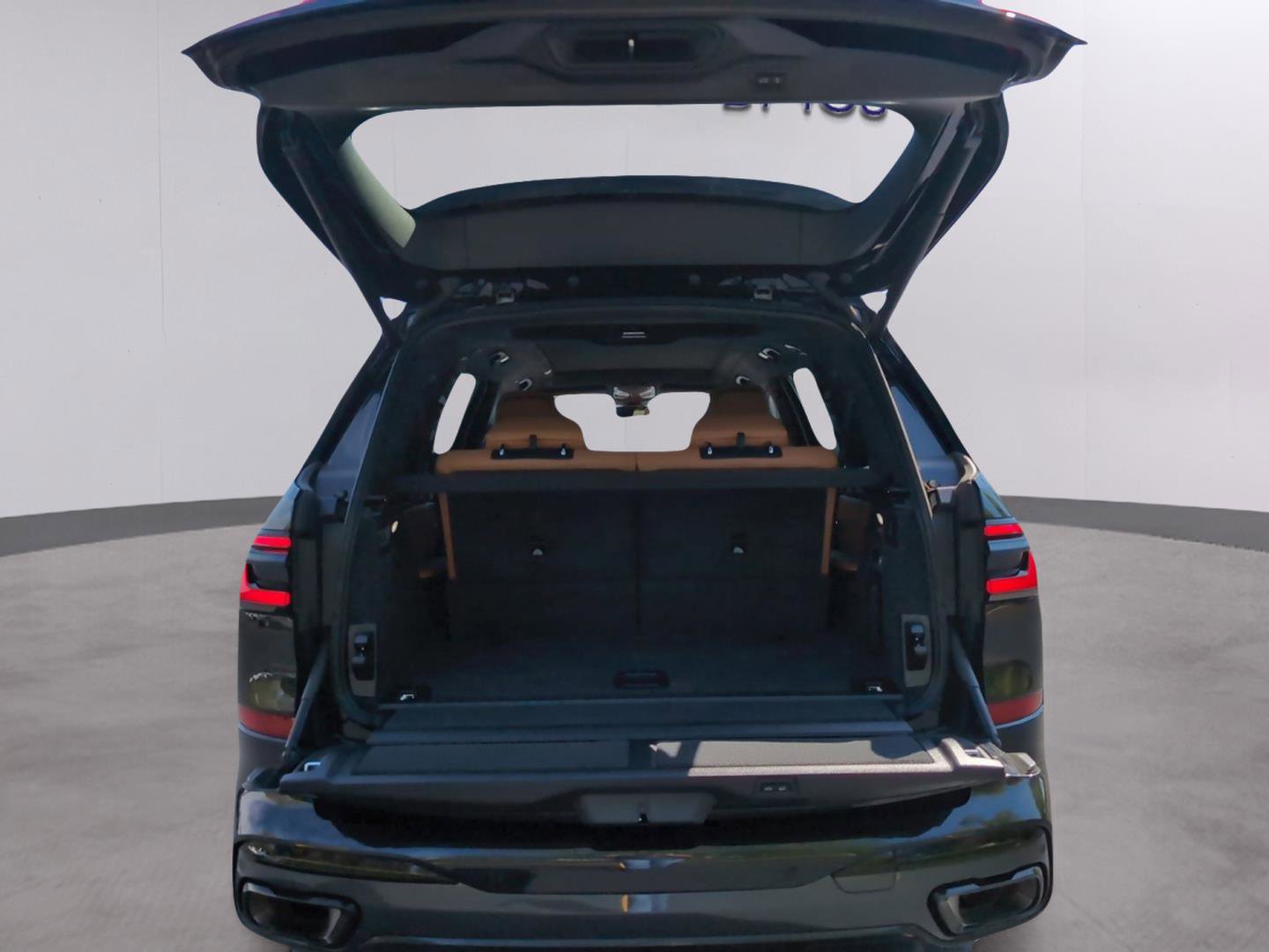 Used 2025 BMW X7 xDrive40i w/ Executive Package image 9