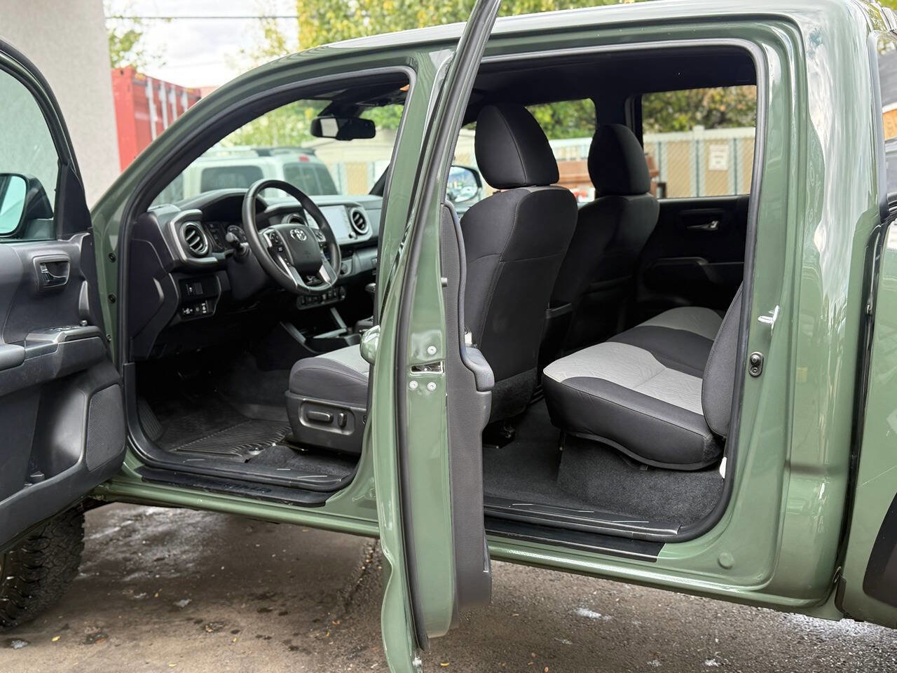 Used 2022 Toyota Tacoma TRD Off-Road image 30