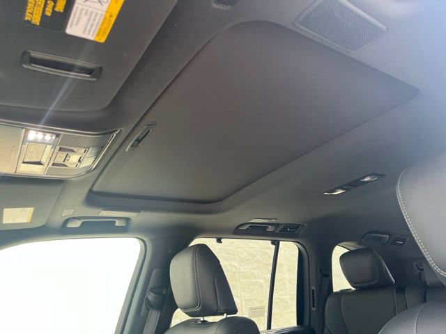 Used 2024 Lexus LX 600 4WD w/ Luxury Package image 11