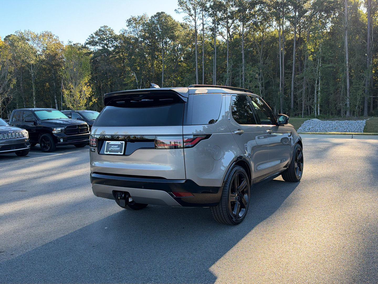 Used 2025 Land Rover Discovery Dynamic SE AWD/4WD image 9