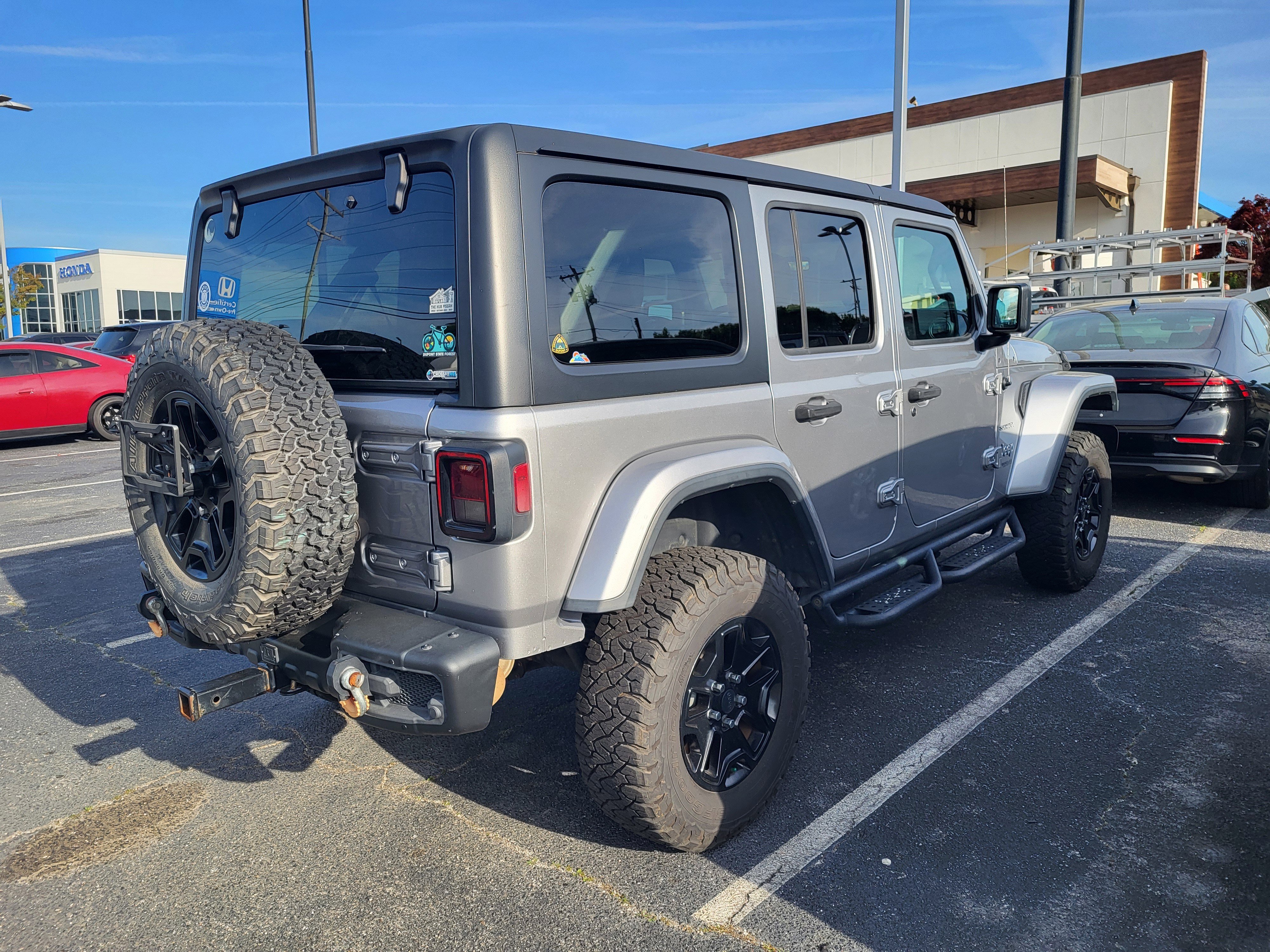 Used 2018 Jeep Wrangler Unlimited Sahara image 4