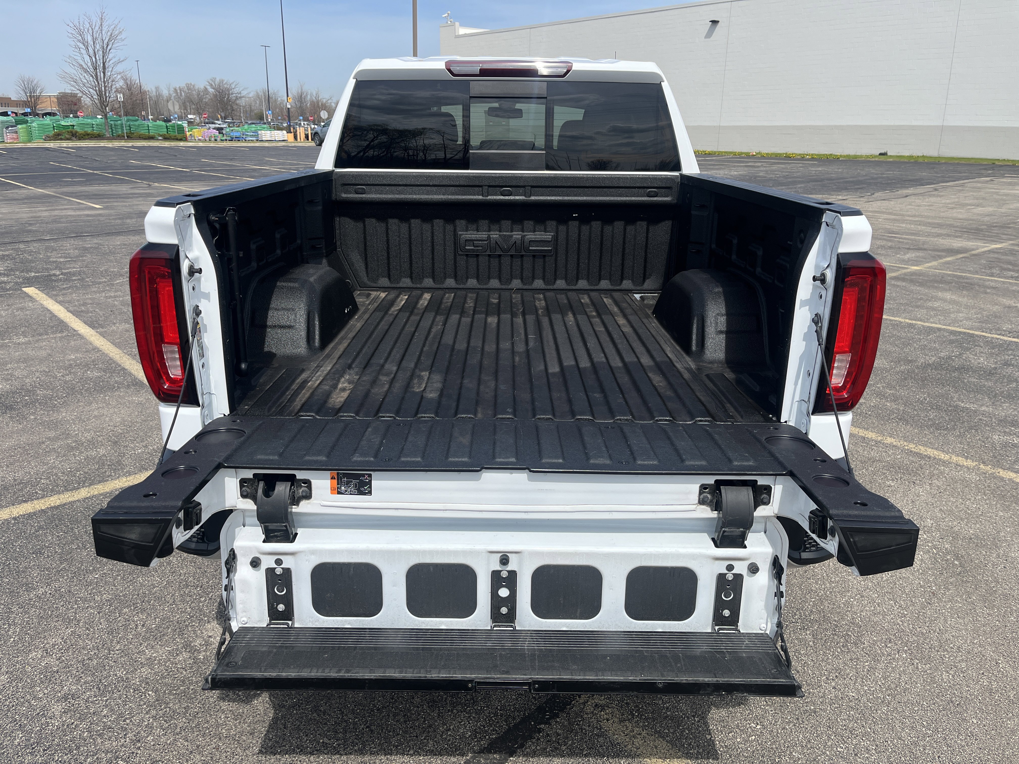 Used 2022 GMC Sierra 1500 SLT w/ SLT Premium Plus Package AWD/4WD image 9