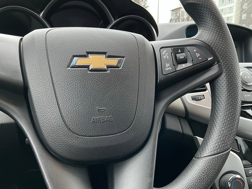 Used 2013 Chevrolet Cruze LS image 21