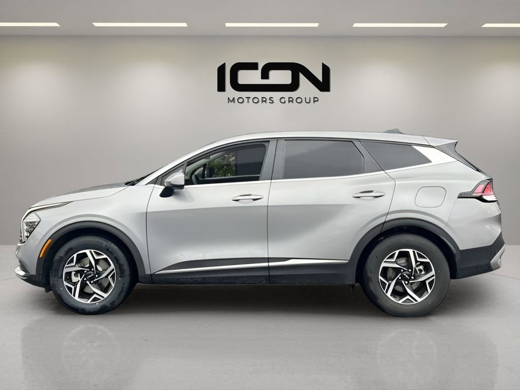 Used 2025 Kia Sportage LX image 2