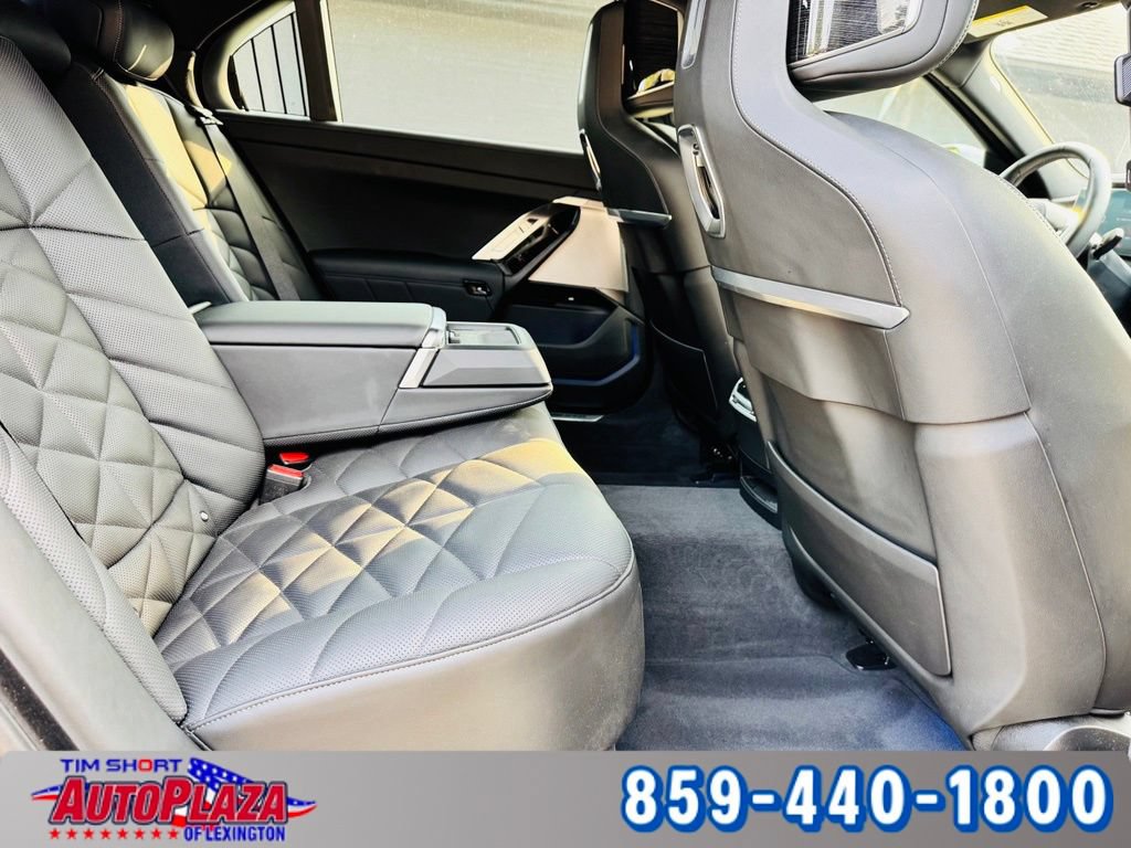 Used 2025 BMW 740i xDrive w/ Premium Package AWD/4WD image 40