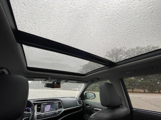 Used 2014 Toyota Highlander Limited Platinum AWD/4WD image 23