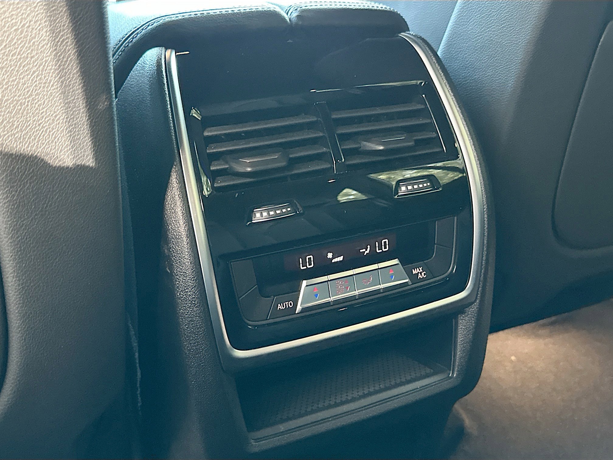 Used 2020 BMW X5 xDrive40i w/ M Sport Package image 27