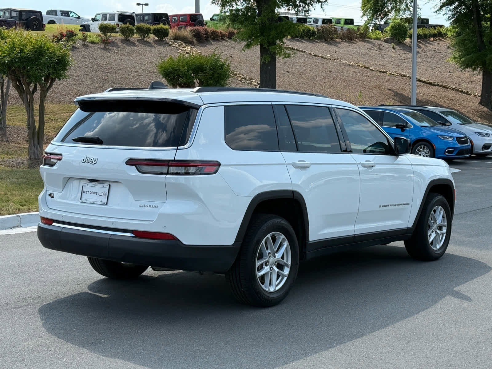 Used 2024 Jeep Grand Cherokee L Laredo w/ Luxury Tech Group I RWD image 5