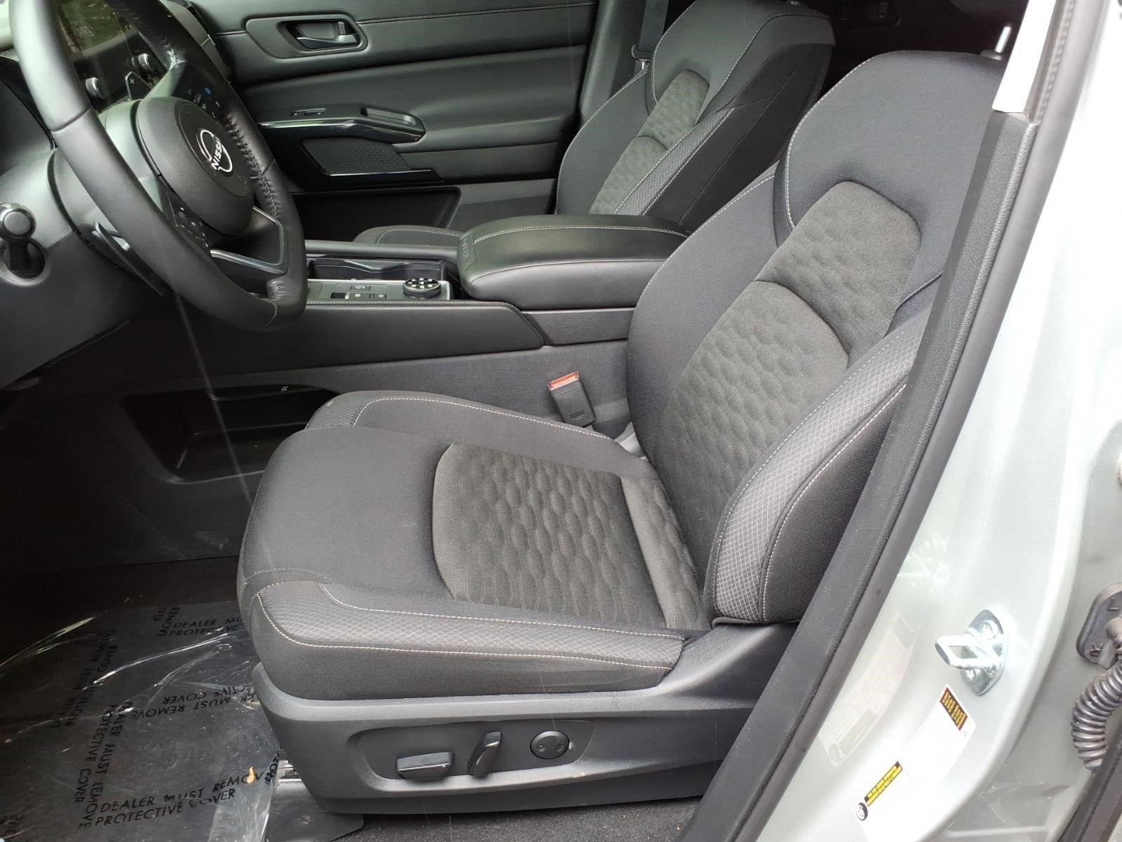 Used 2024 Nissan Pathfinder SV AWD/4WD image 8