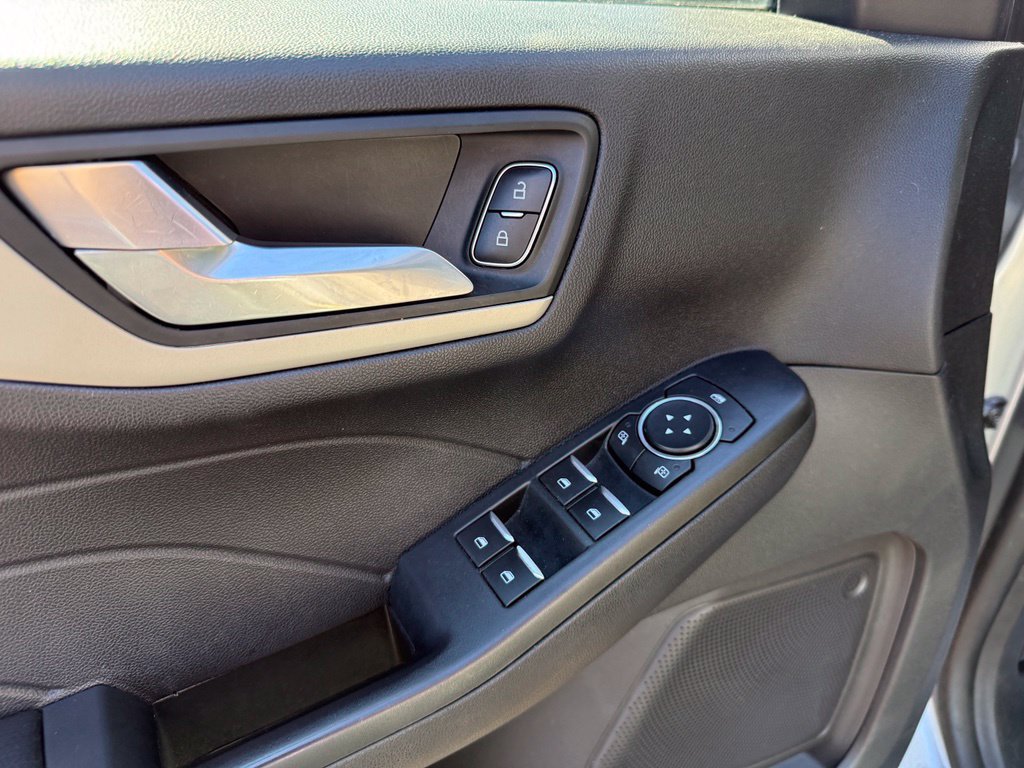 Used 2021 Ford Escape SE w/ SE Sport Appearance Package AWD/4WD image 15