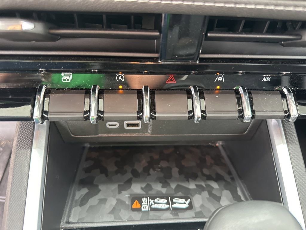 Used 2024 Chevrolet Colorado LT w/ LT Convenience Package III image 25