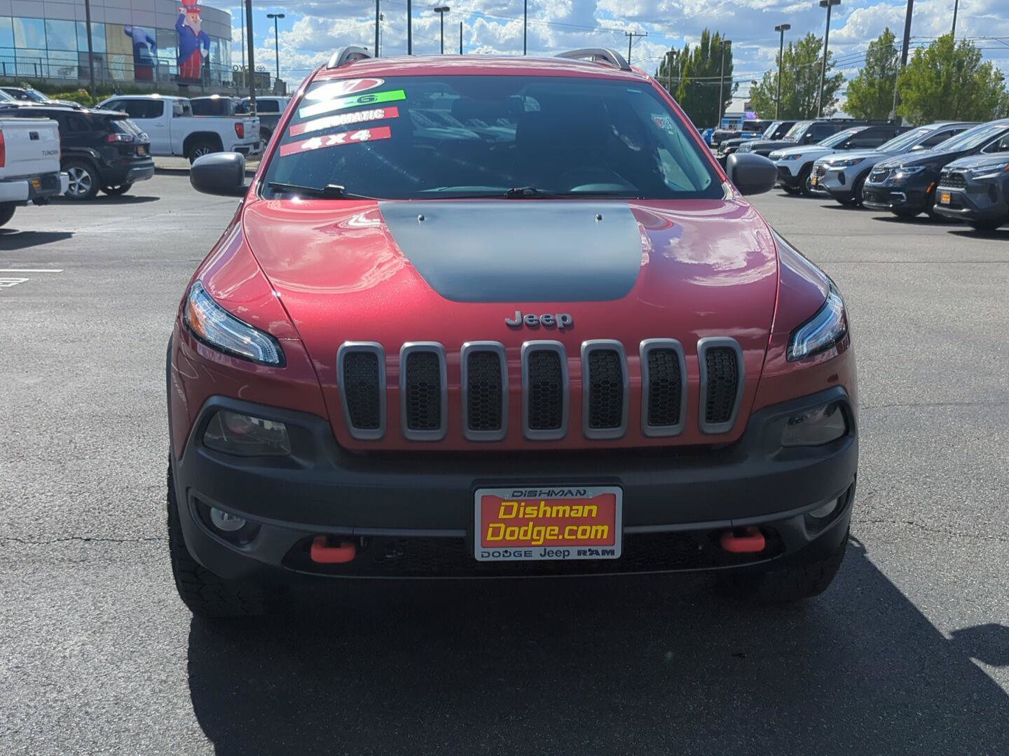 Used 2017 Jeep Cherokee Trailhawk AWD/4WD image 2