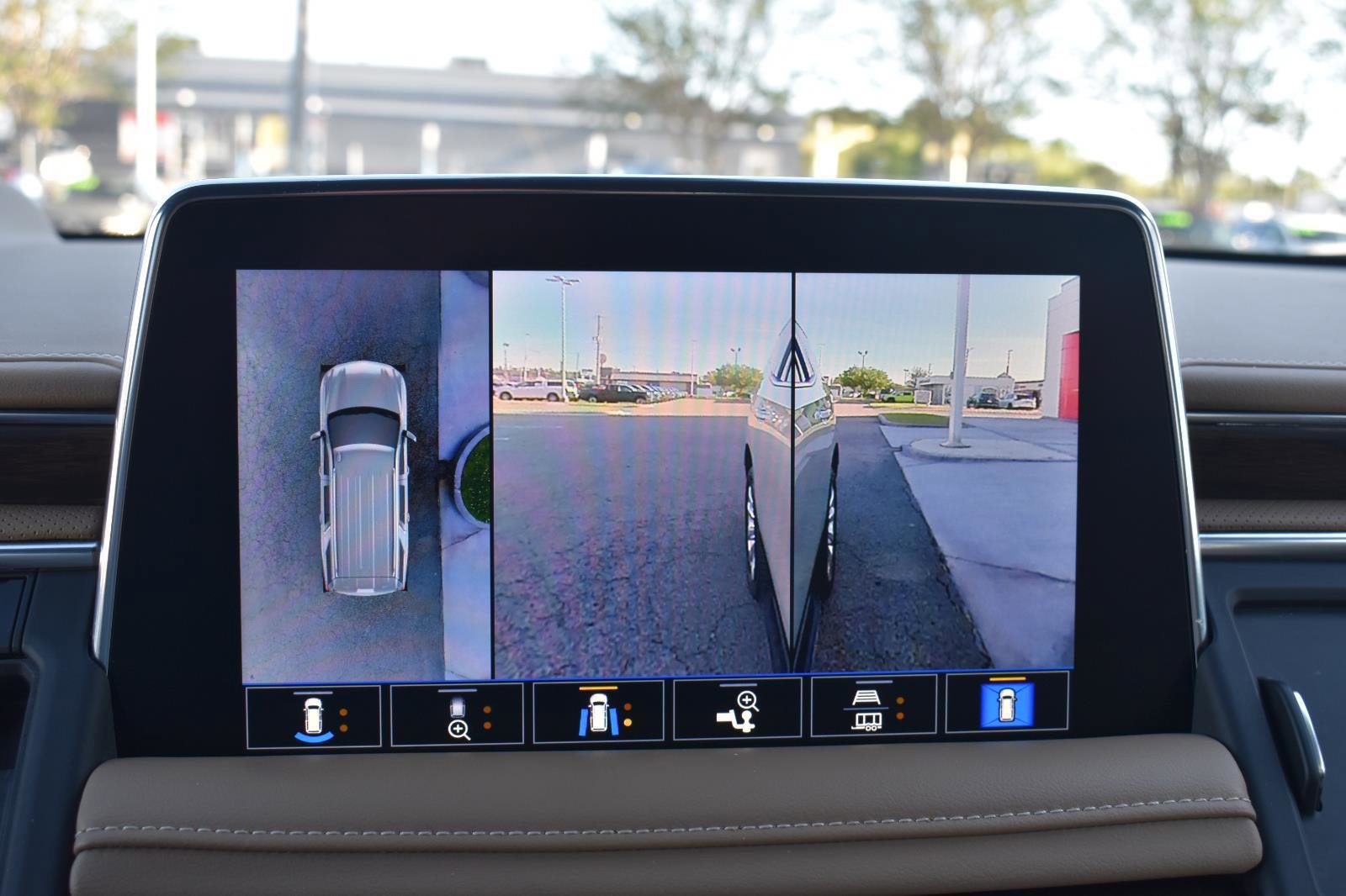 Used 2021 Chevrolet Tahoe Premier w/ Premium Package RWD image 45