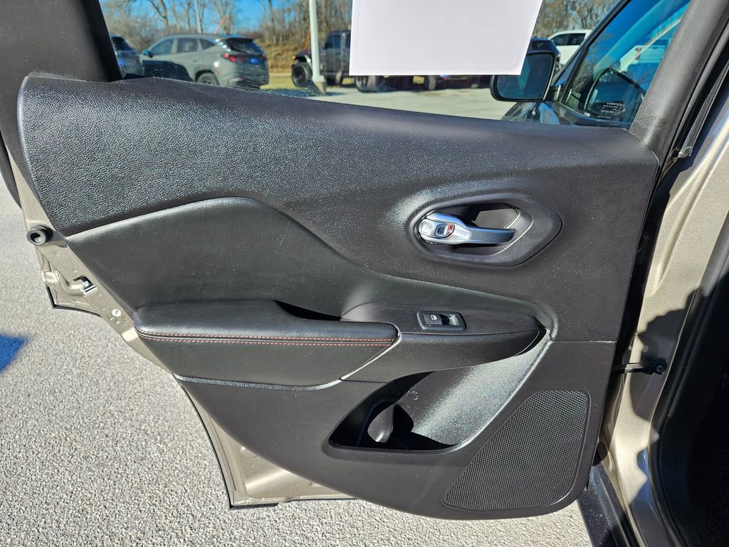 Used 2020 Jeep Cherokee Trailhawk w/ Cold Weather Group image 26