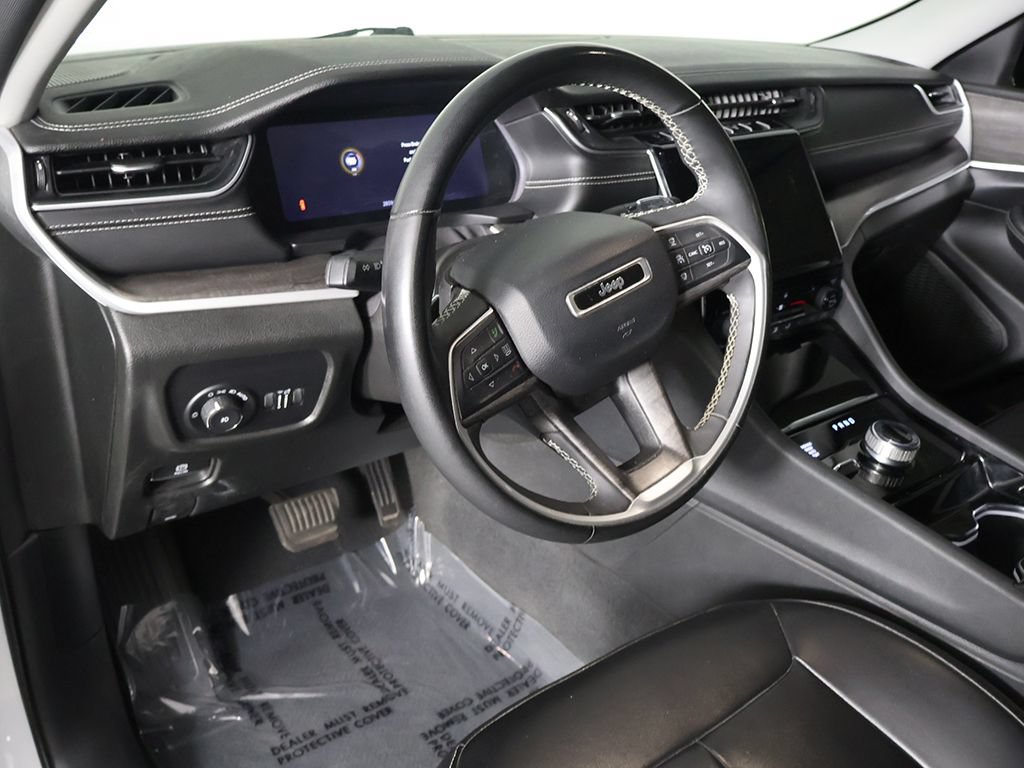 Used 2023 Jeep Grand Cherokee Limited AWD/4WD image 27