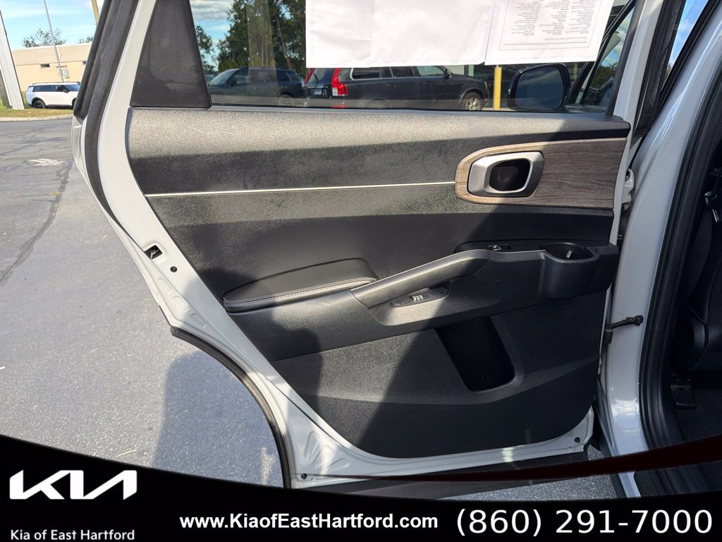Certified 2023 Kia Sorento S w/ Panoramic Sunroof Package AWD/4WD image 17