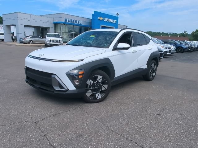 Used 2025 Hyundai Kona SEL FWD image 3