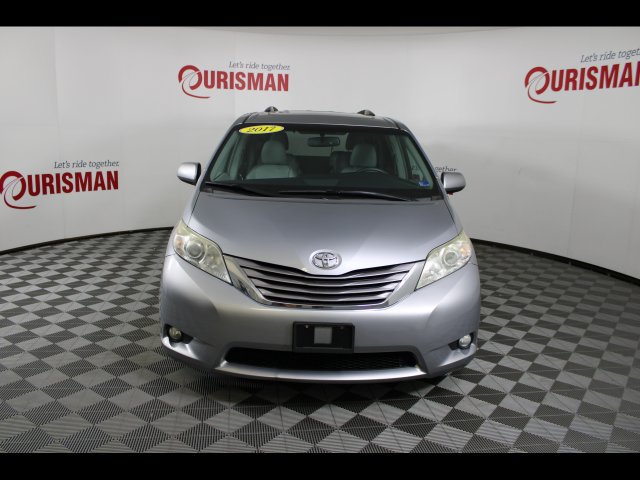 Used 2017 Toyota Sienna XLE w/ XLE Navigation Package FWD image 13