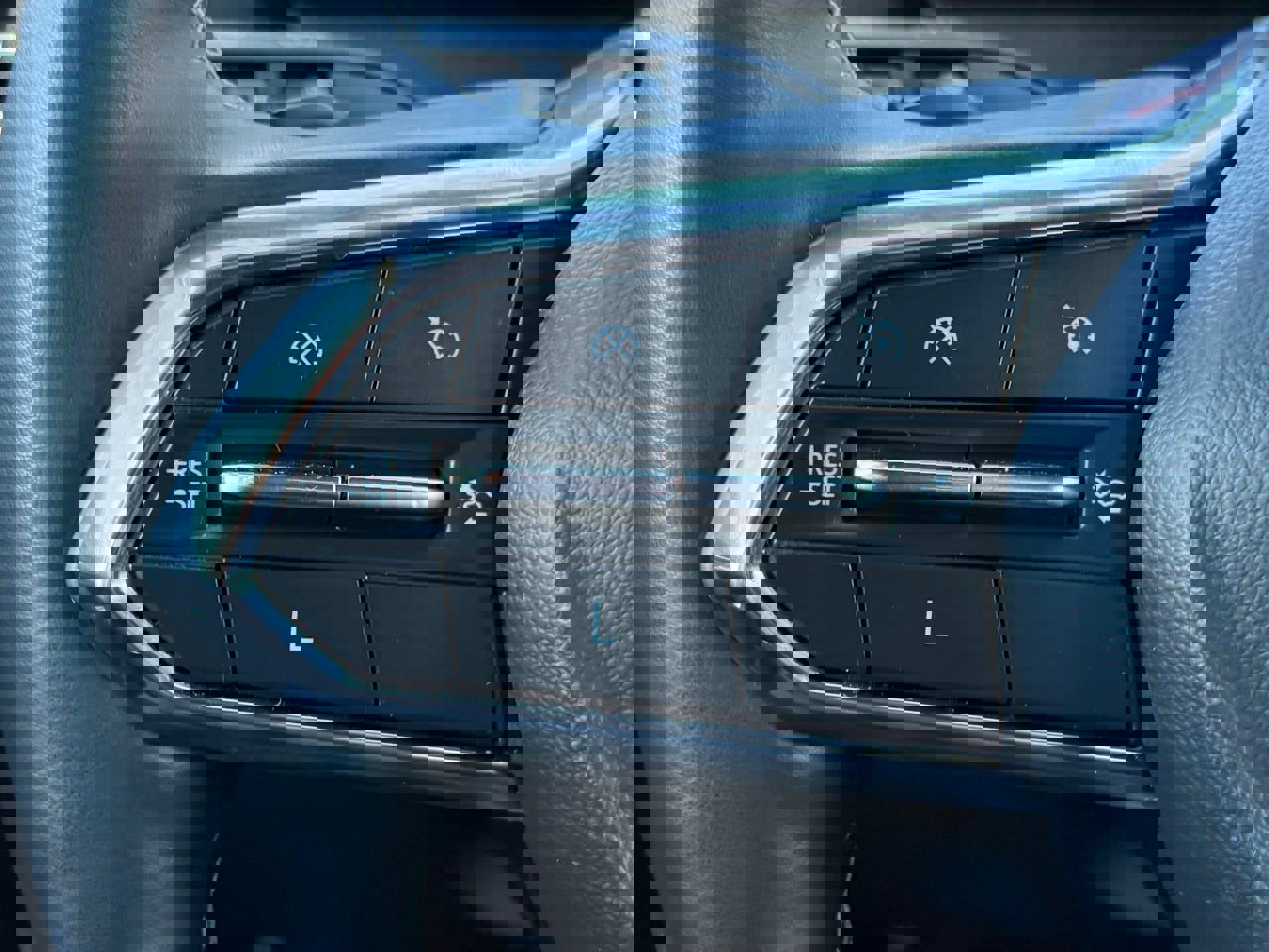 Used 2025 Chevrolet Traverse LT image 17