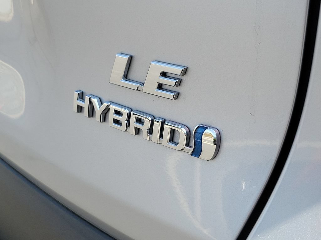 Used 2024 Toyota RAV4 LE AWD/4WD image 9
