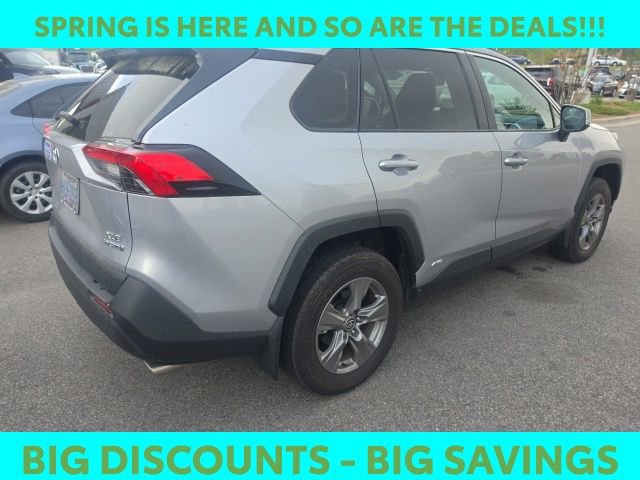 Used 2024 Toyota RAV4 XLE w/ Convenience Package image 8