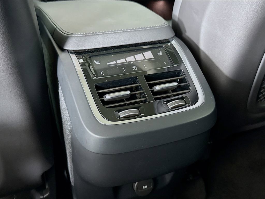 Certified 2025 Volvo XC90 B5 Core w/ Protection Package Premier image 26