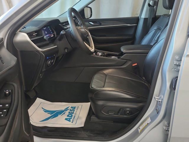 Used 2022 Jeep Grand Cherokee Limited 4xe w/ Luxury Tech Group II image 8