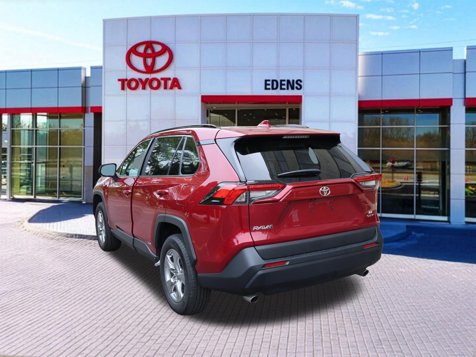 Used 2025 Toyota RAV4 LE AWD/4WD image 7