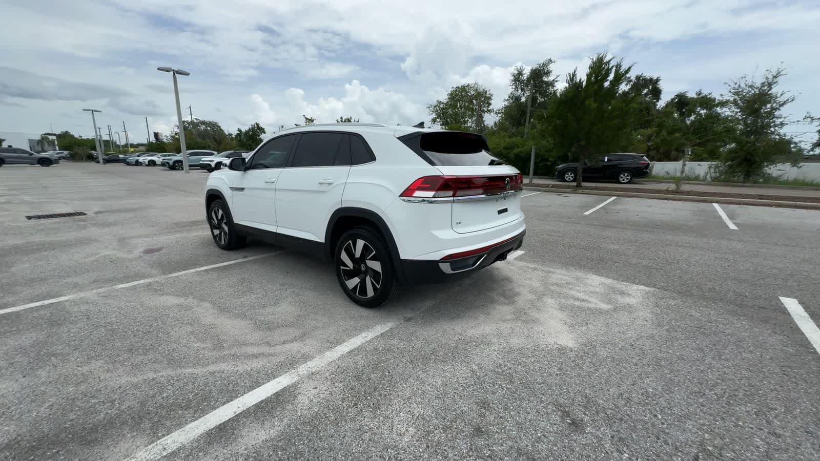 Certified 2024 Volkswagen Atlas Cross Sport SE FWD image 6