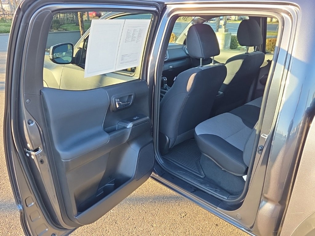 Used 2021 Toyota Tacoma TRD Off-Road image 15