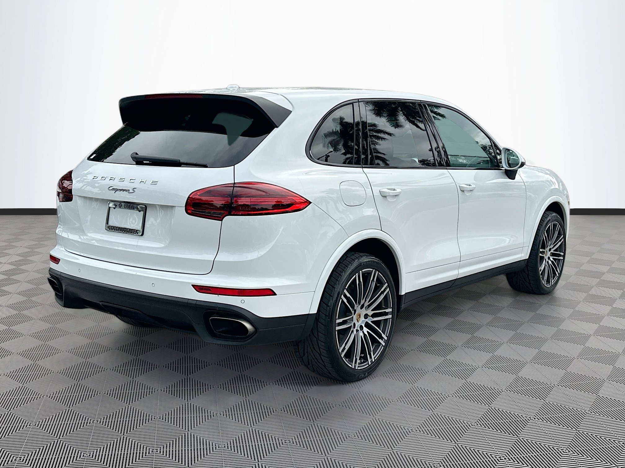 Used 2017 Porsche Cayenne Platinum Edition image 7