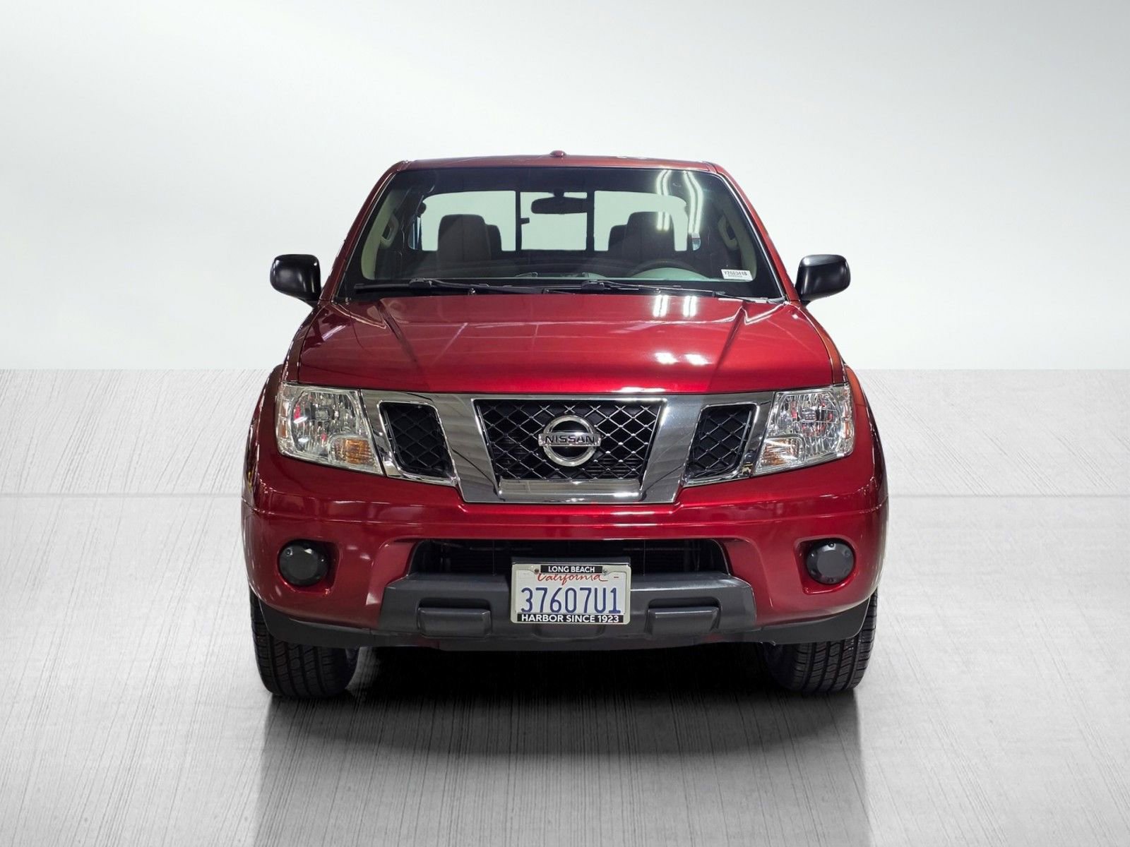 Used 2015 Nissan Frontier SV RWD image 2