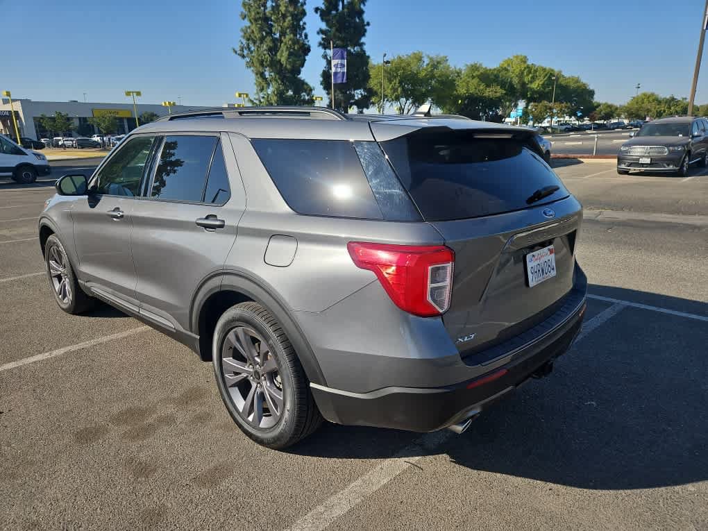 Certified 2023 Ford Explorer XLT w/ Equipment Group 202A RWD image 5