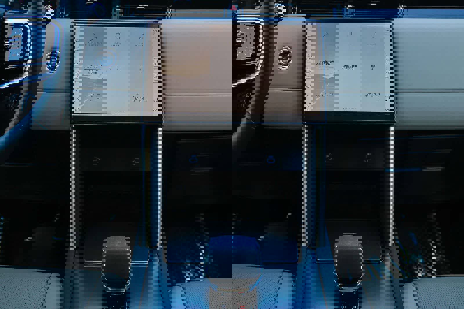 New 2025 Land Rover Discovery Sport S image 13