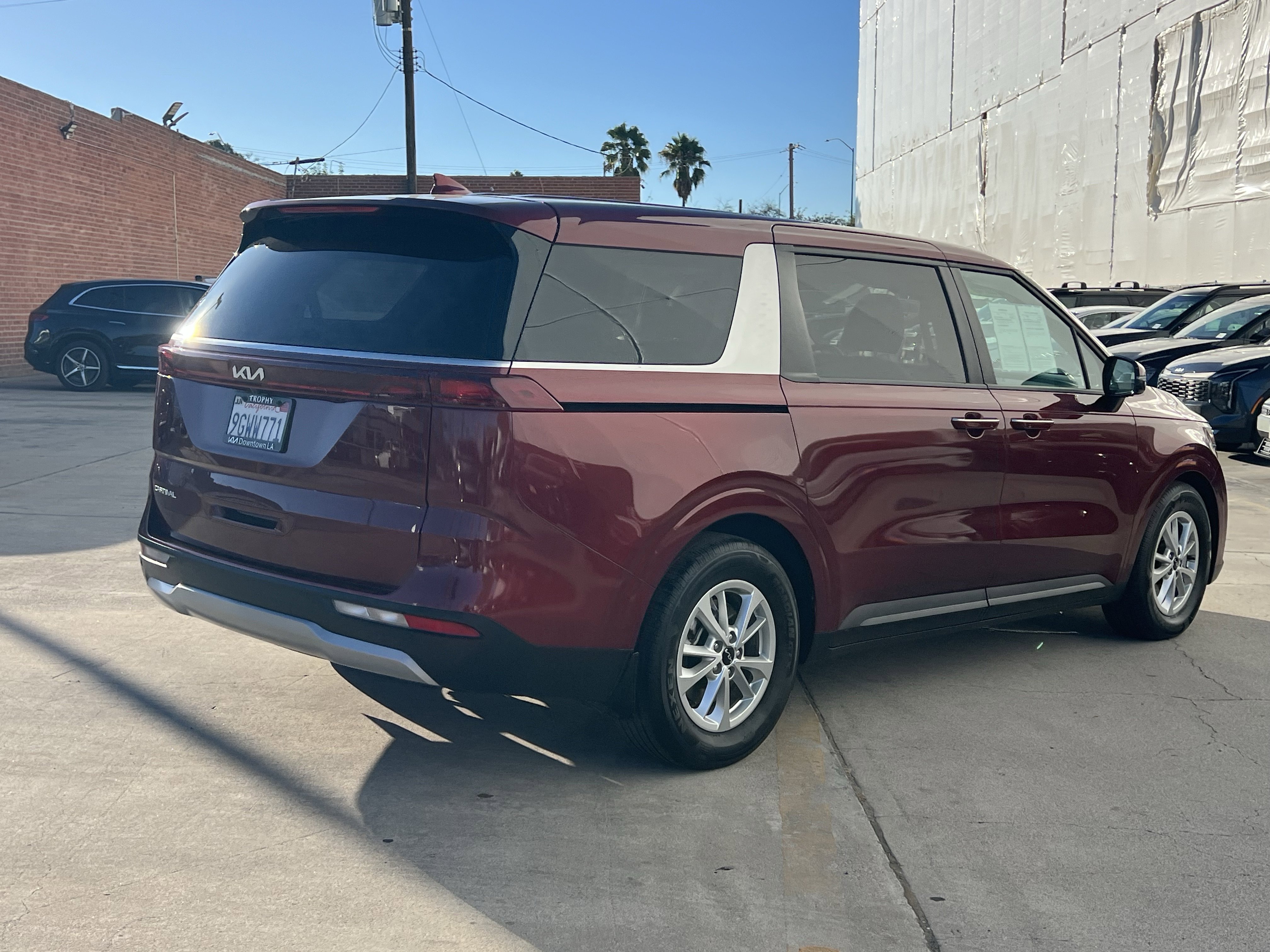 Used 2024 Kia Carnival LX image 6