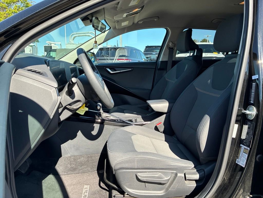 Used 2023 Kia Niro LX FWD image 11