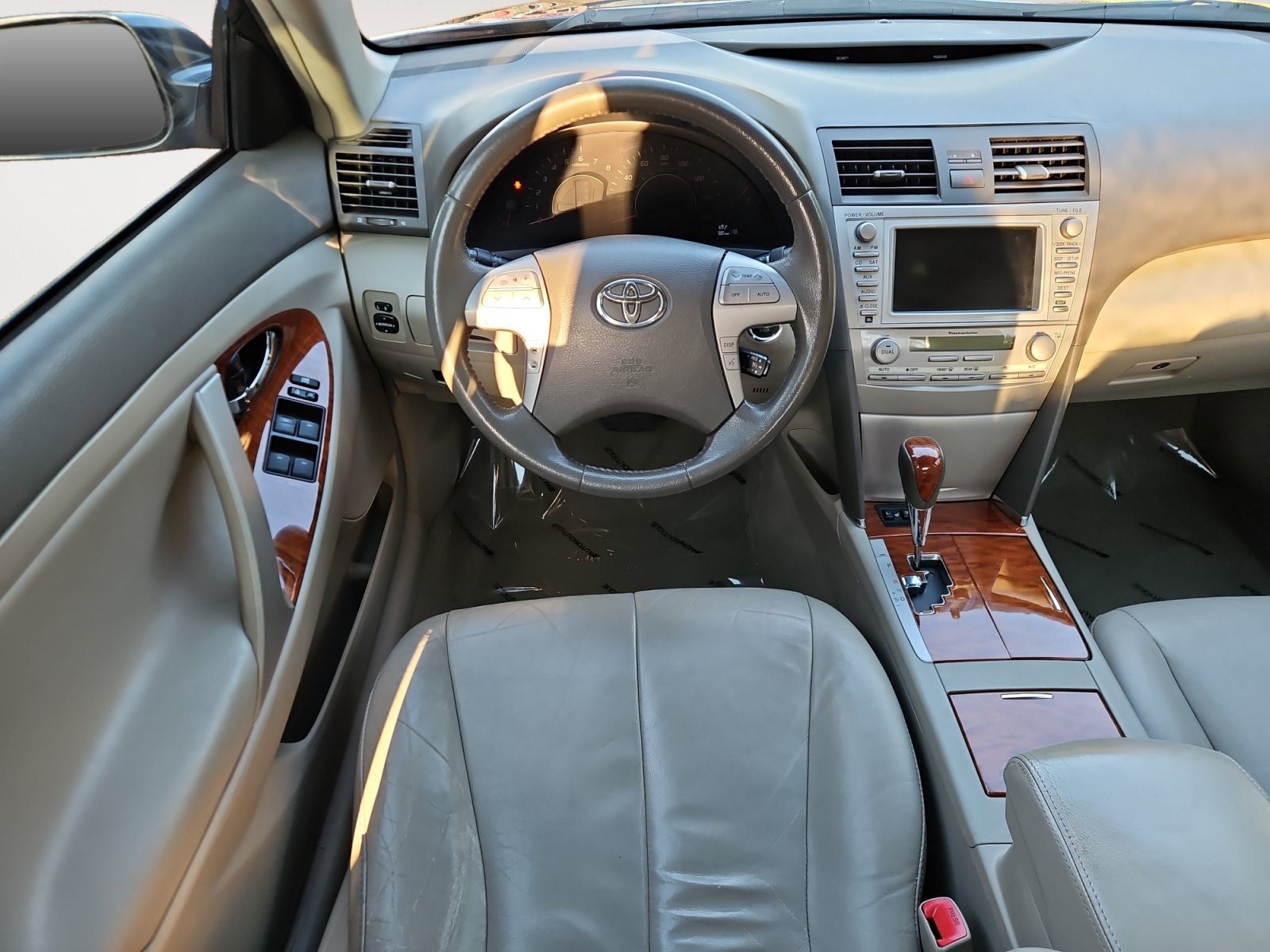 Used 2011 Toyota Camry XLE w/ SE/XLE Extra-Value Pkg FWD image 9